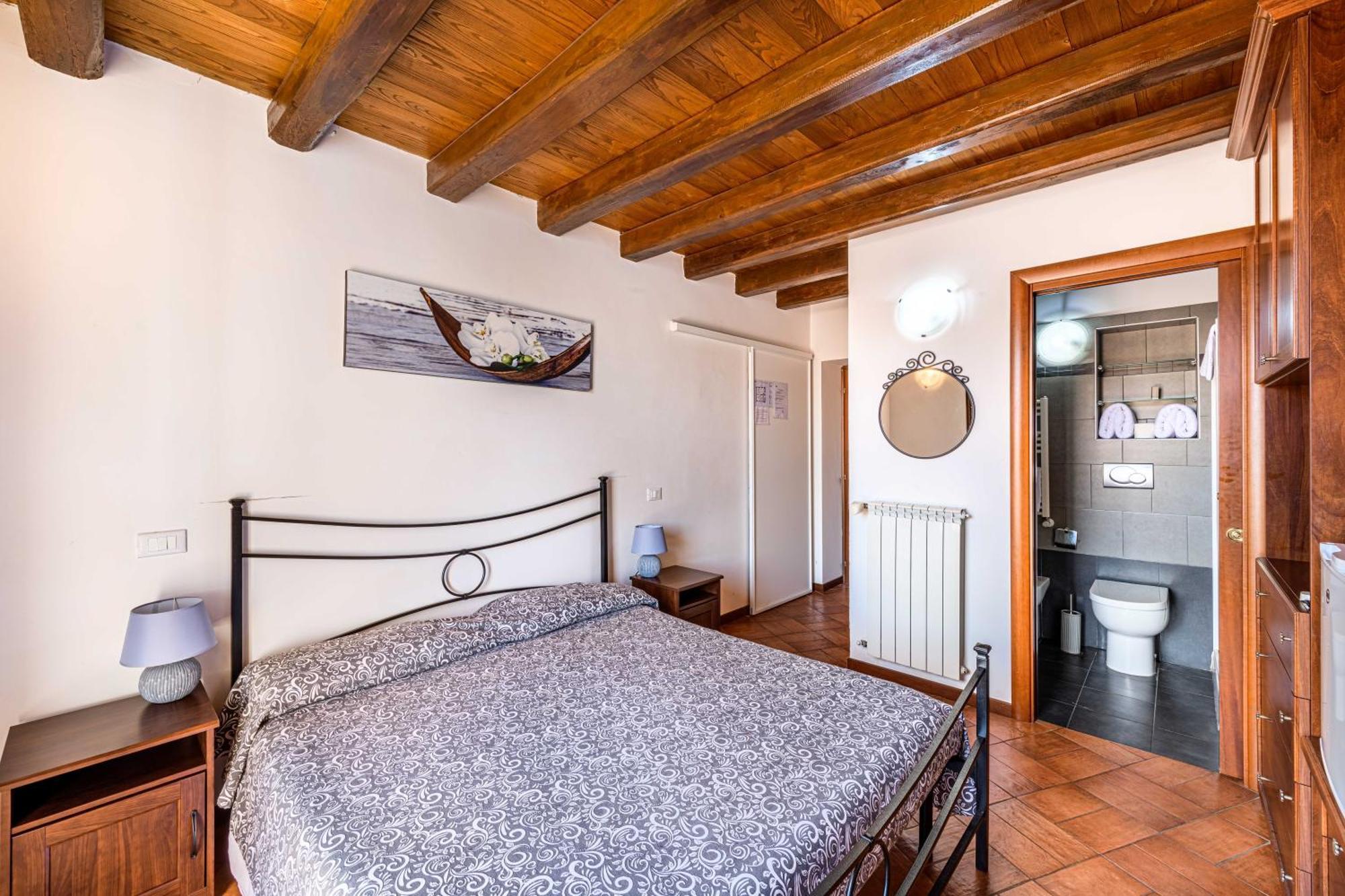 Bb Il Re Alla Reginella Guest House Рим Екстериор снимка