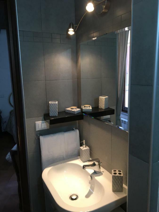 Bb Il Re Alla Reginella Guest House Рим Екстериор снимка