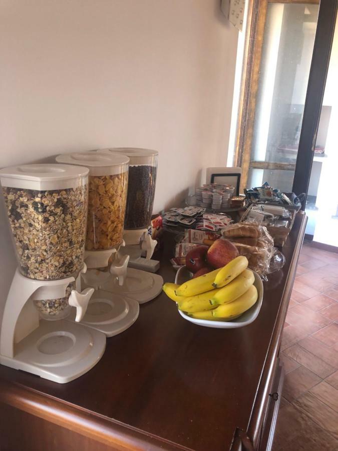 Bb Il Re Alla Reginella Guest House Рим Екстериор снимка