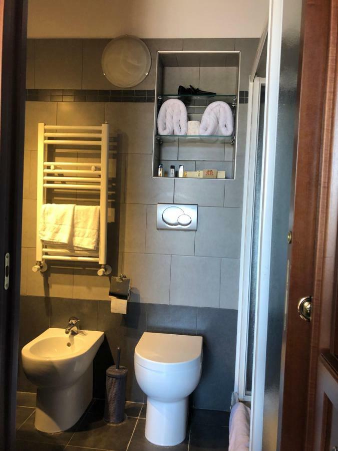 Bb Il Re Alla Reginella Guest House Рим Екстериор снимка
